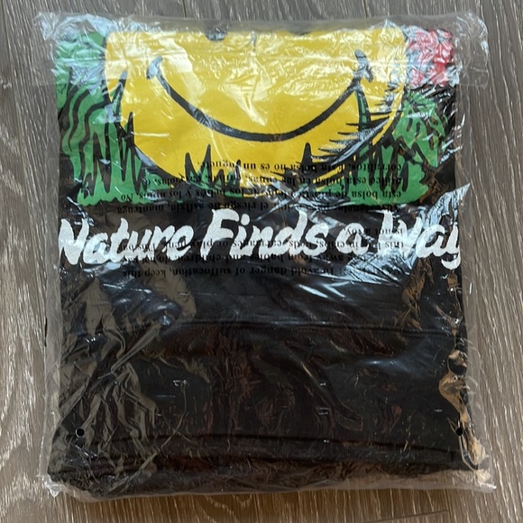 Chinatown Market - Nature Finds a Way - Hoodie - Brand New - Picture 2 of 2